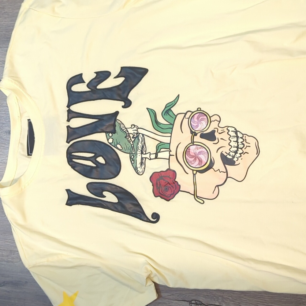 Reason "Love" Embroidered T-shirt NWOT - Picture 2 of 4